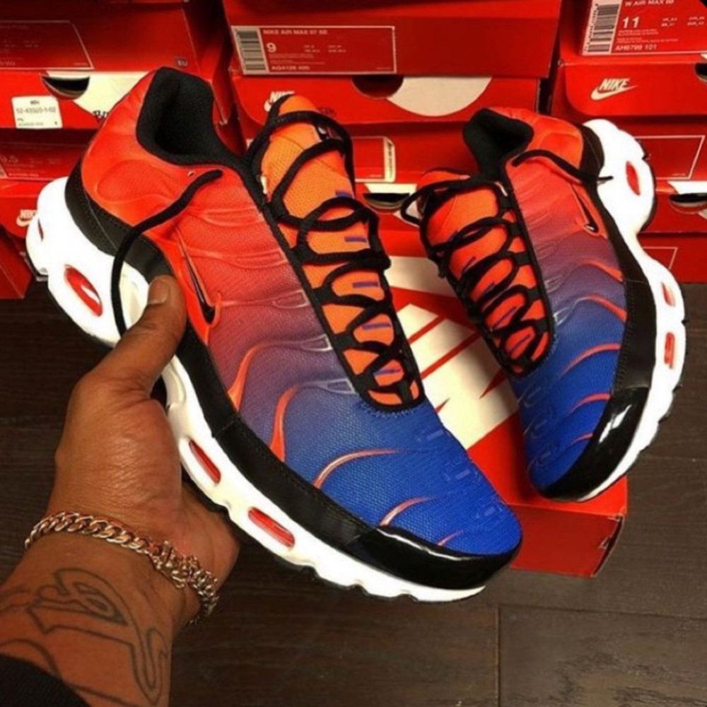 Nike Air Max Plus Gradient Total Crimson Sneakers, Size: 7½ (GS - 6)